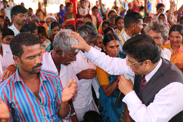 Hundreds Massed for the 2 days Mega Prayer organized by Grace Ministry at Pavagada, Tumkur. The Pavagada Prayer Meetings was a great blessing to the hundreds who gathered. 